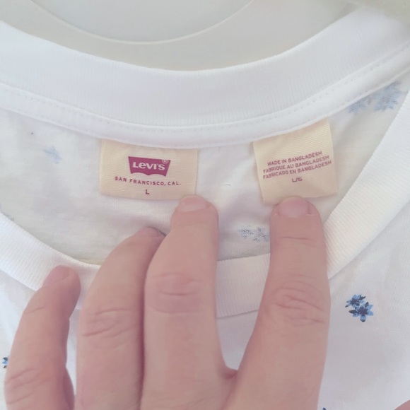 Levi’s T-Shirt S-Large . Used twice in good condition. - Picture 3 of 7